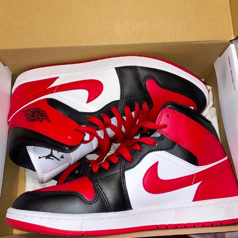 Women’s Air Jordan 1 Mid